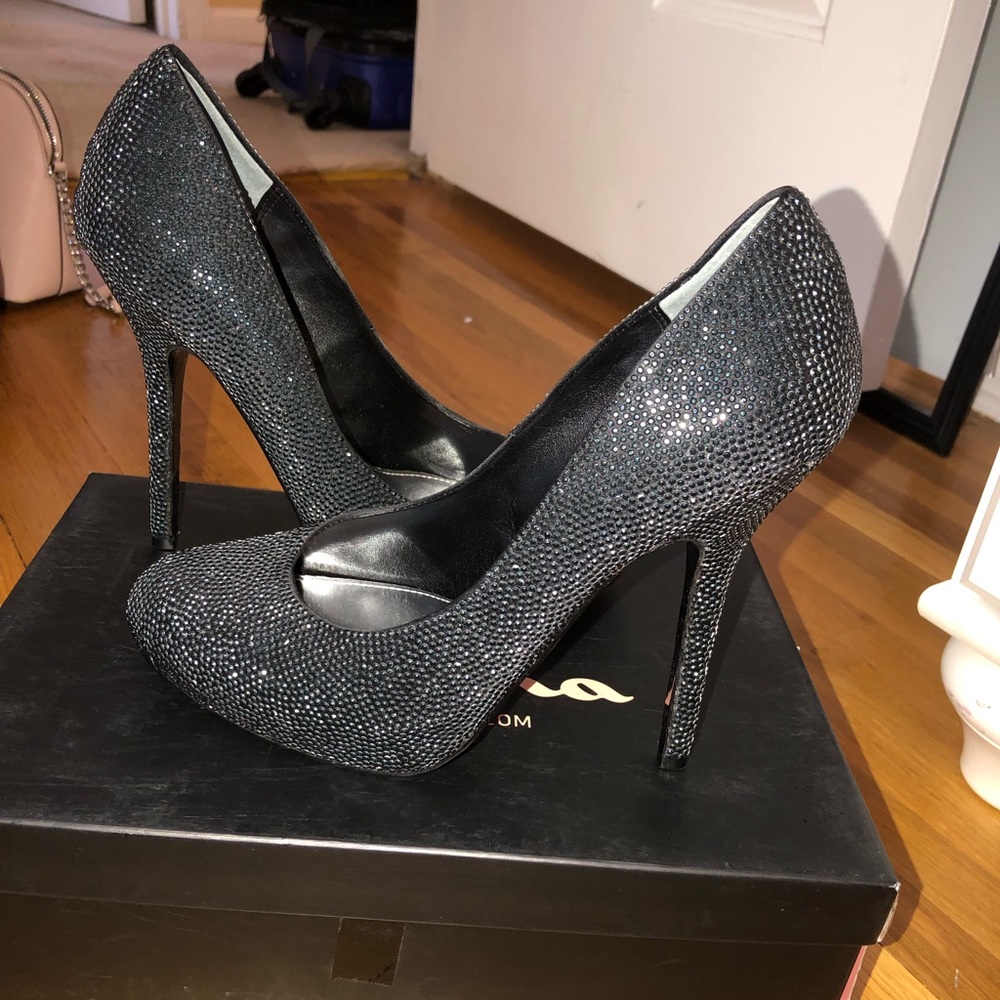 Nina Diamond Gray Heels